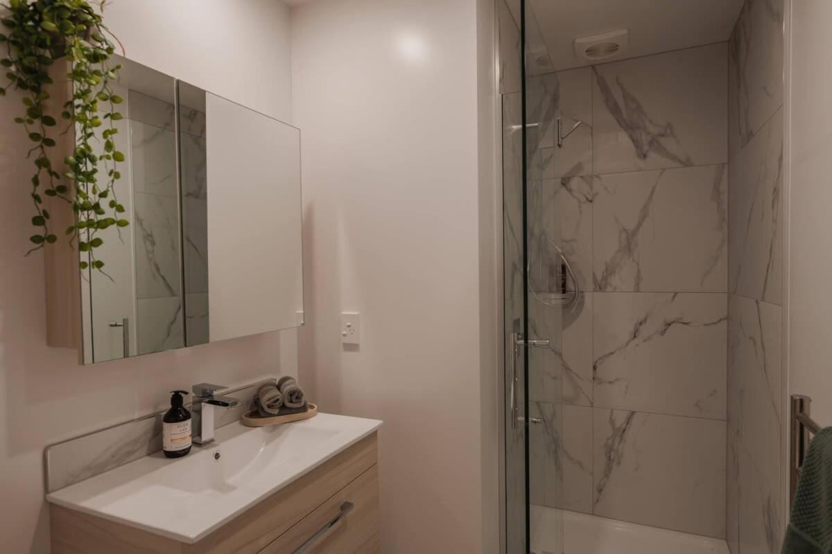 Casino Luxury Suite City Centre - Sleeps 5 基督城 外观 照片